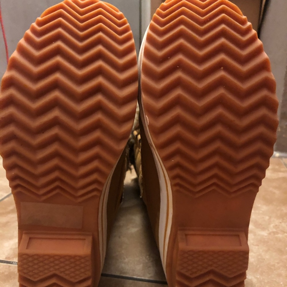 Boots - Picture 4 of 4